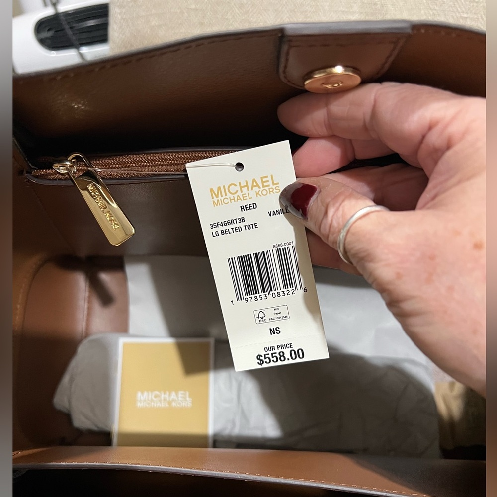 MICHAEL KORS REED LARGE LOGO TOTE. VANILLA SIGNATURE. NWT. Free bag w purchase. - Picture 8 of 13